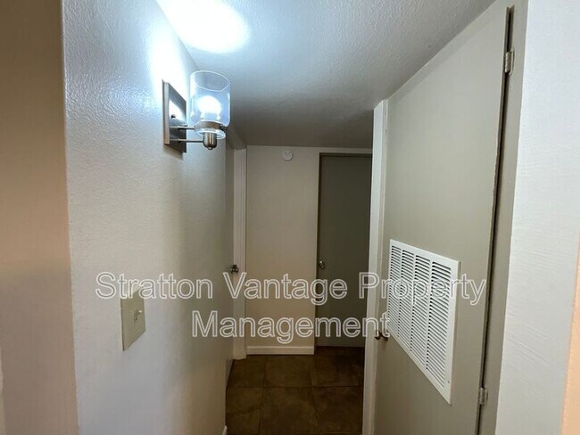 Building Photo - 6936 E 4th St