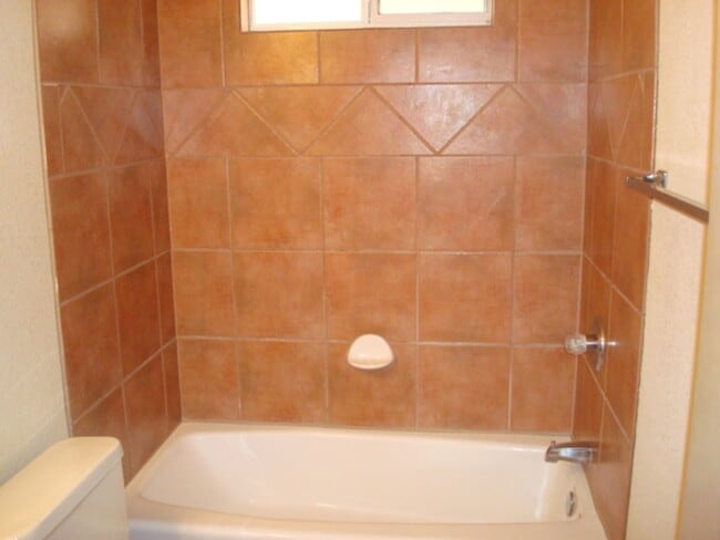 Building Photo - Cute Townhouse in Desirable Area- Close to...