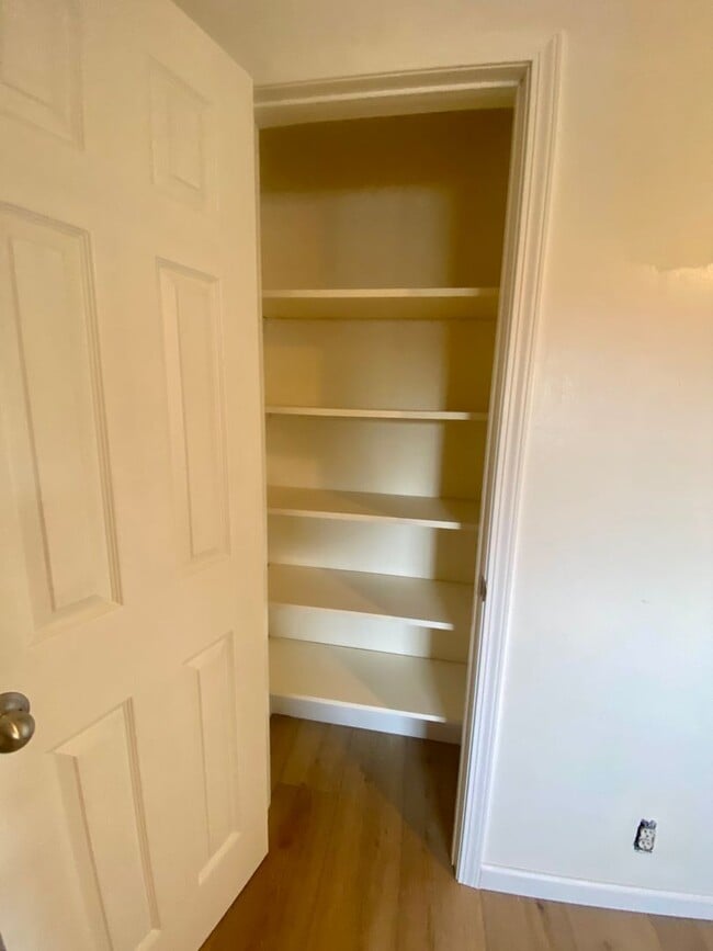 Building Photo - Dublin, Cedar Lane, 3BD/2BA, one-story in Echo Park