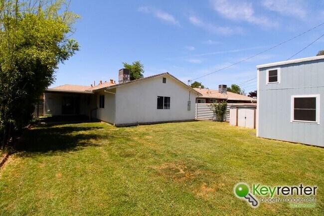 Building Photo - 419 Chaparral Way