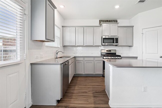 Building Photo - 105 Canley Lp