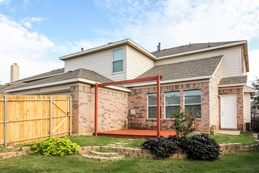 Building Photo - 1204 Seneca Pl