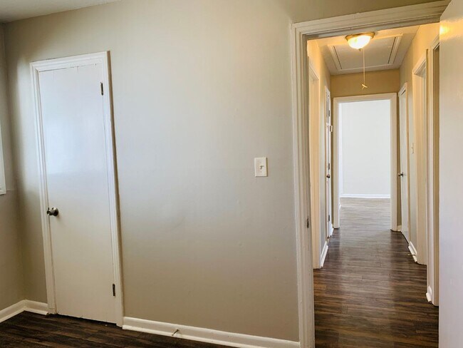 Building Photo - 6102 E Fayetteville Dr