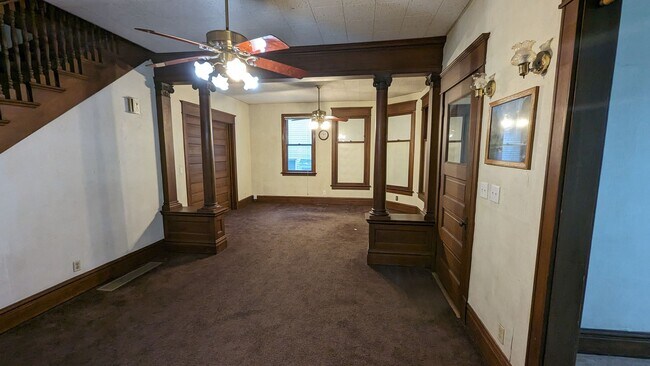Building Photo - 707 Brady-707