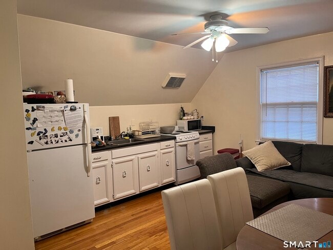 Building Photo - 28 7th St