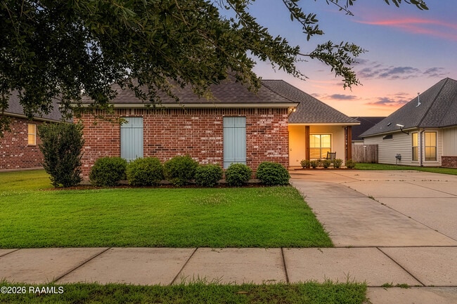Building Photo - 110 Olivewood Dr