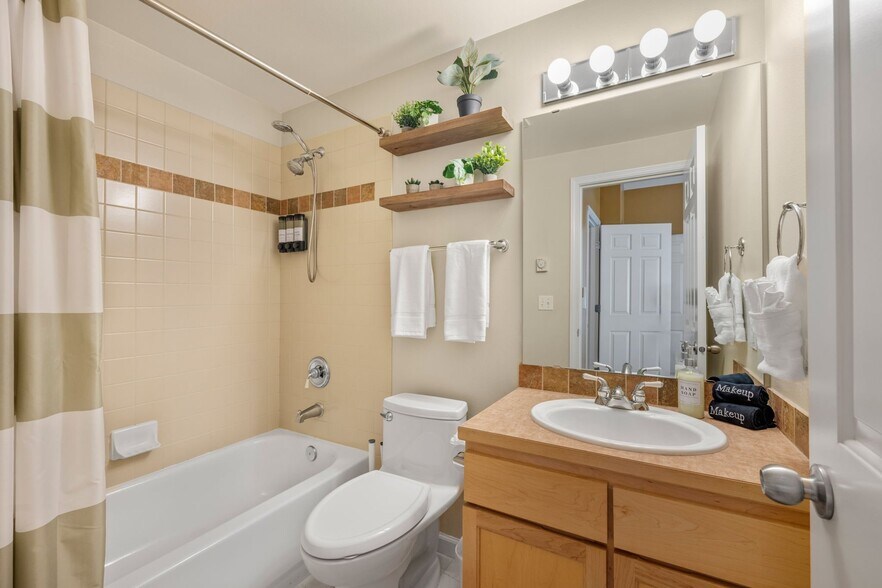 Building Photo - 931 N 35th St