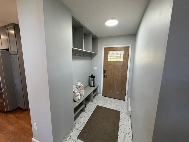 Building Photo - 3 Bedroom 2.5 Bath Home with 2 Car Garage ...