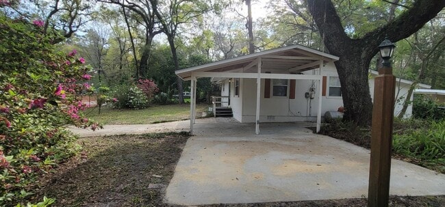 Building Photo - 1210 Carson Dr