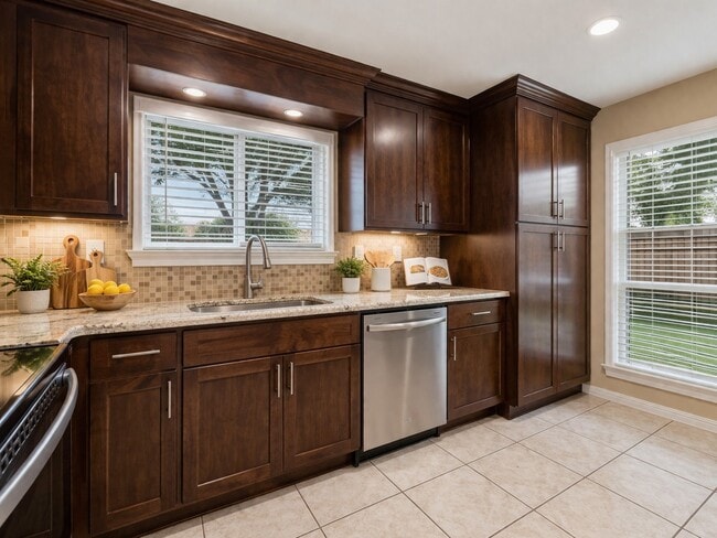 Building Photo - 15815 Crystal Grove Dr