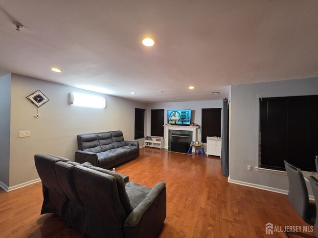 Building Photo - 78 Chariot Ct