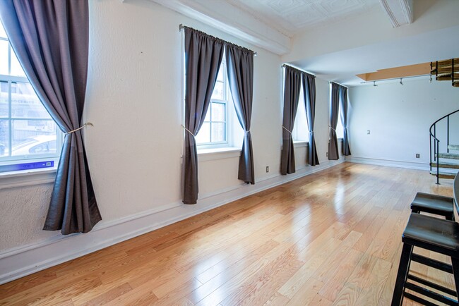 Building Photo - Welcome to the Baynard House; Elegant, Spacious & Bright Showing- Coming Soon