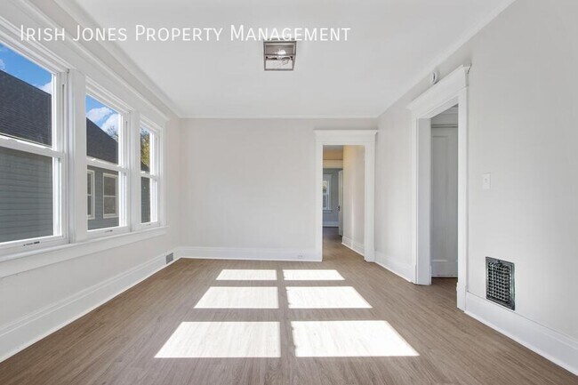 Building Photo - 2518 Delaware Ave