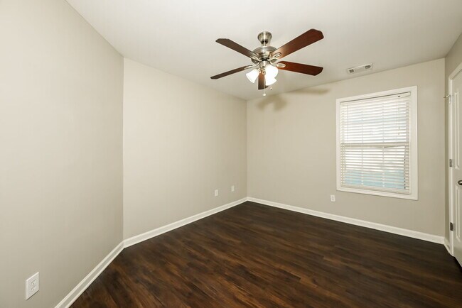 Building Photo - 5331 Apple Grove Rd NE