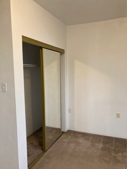 Building Photo - 5819 Bartlett St