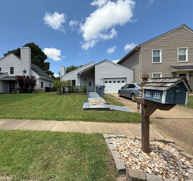 Building Photo - 1727 Delaney St