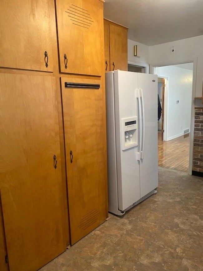 Building Photo - CHARMING 3 BED, 1 BATH HOME