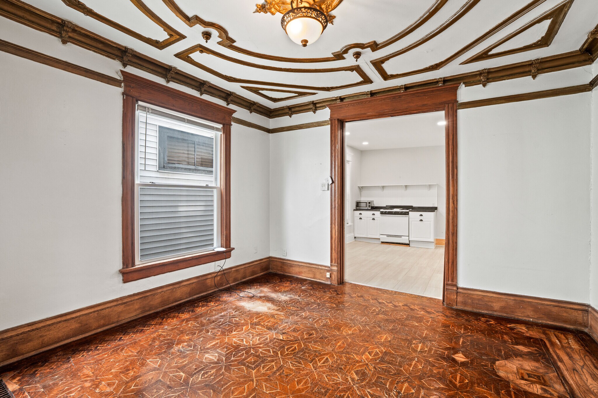 Living room 1/1 - 2531 N Murray Ave