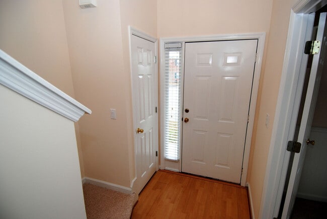 Building Photo - HEATHFIELD HALL- 3BD/2BA Townhome