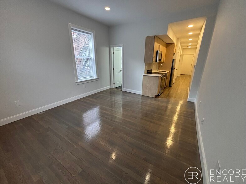 Building Photo - 529 Beacon St