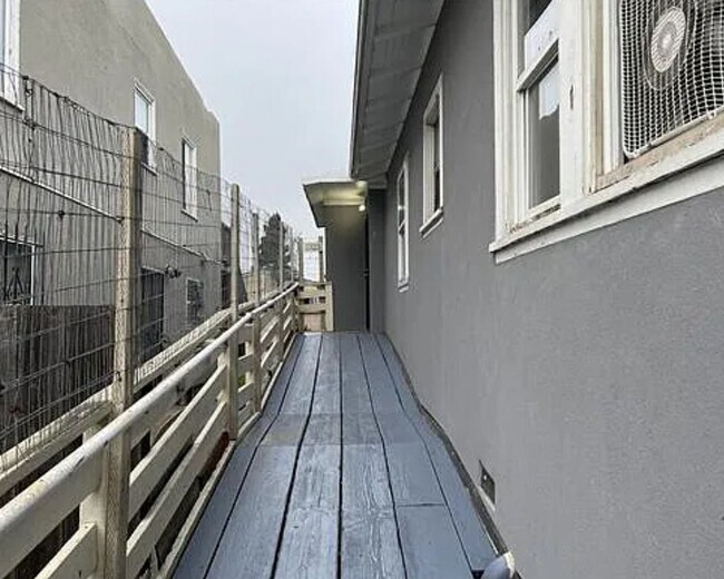 Building Photo - 1323