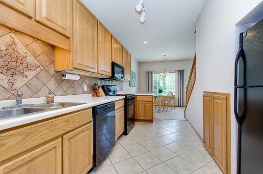 Building Photo - 14 Bridgewater Trl