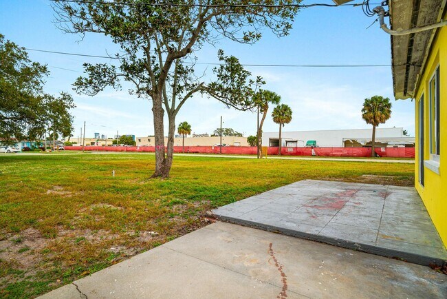 Building Photo - 1205 Longwood St