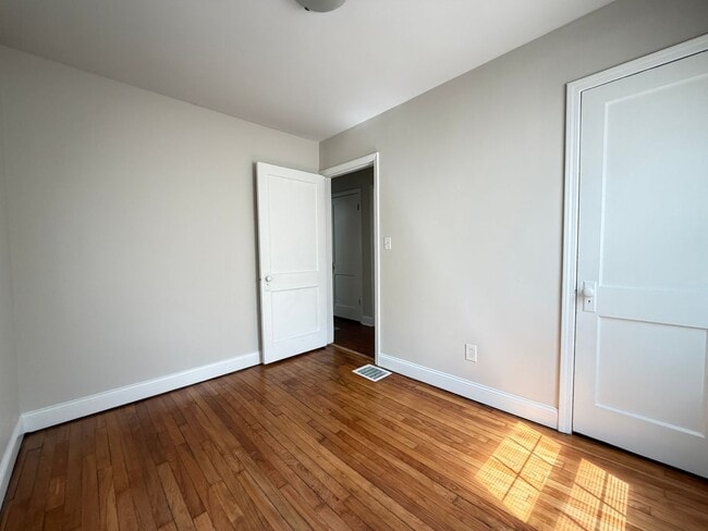 Building Photo - Wonderful 3 Bed and 1 Bath!