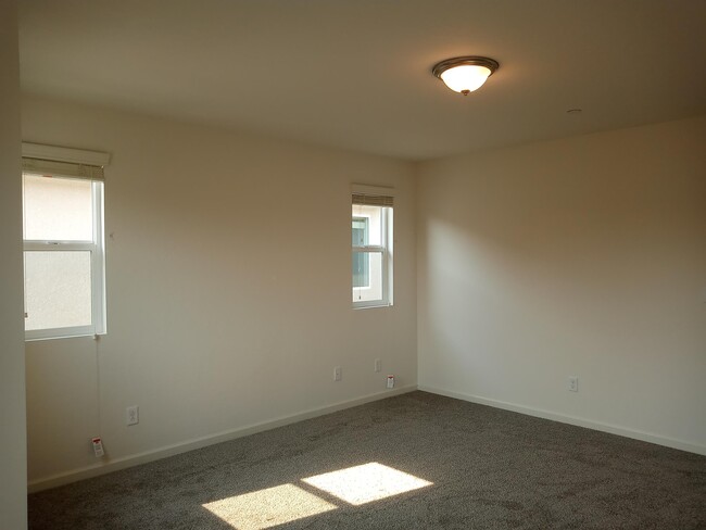 Building Photo - 1945 Kelly Ln