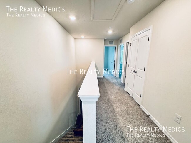 Building Photo - 1375 Painted Bunting Ave