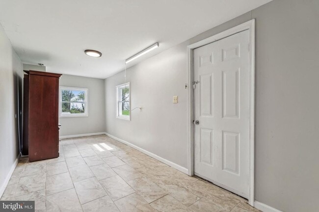 Building Photo - Experience the perfect blend of peaceful country charm and modern comfort in this beautifully ref...