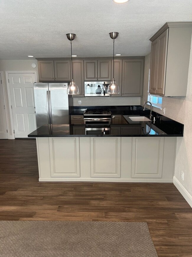 Building Photo - Updated Home