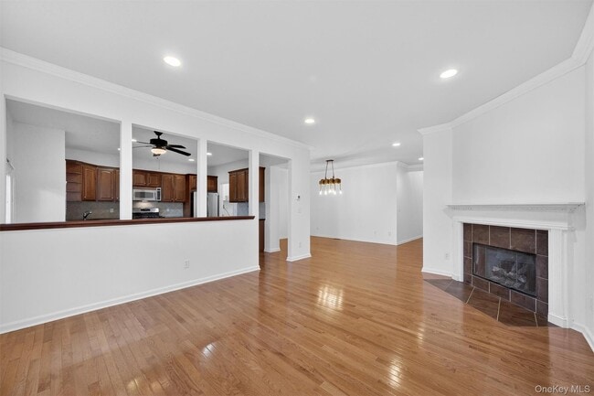 Building Photo - 5 Clearwater Ct