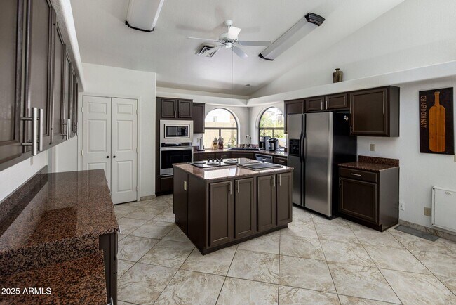 Building Photo - 5747 E Gelding Dr