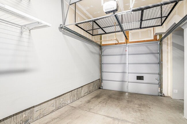 Building Photo - 1 Bed 1.5 Bath Townhome in West Highland Available!