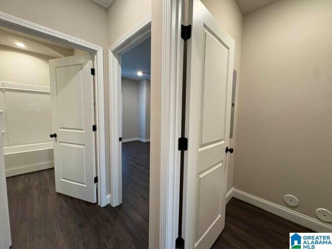 Building Photo - 4401 Lennox Pl