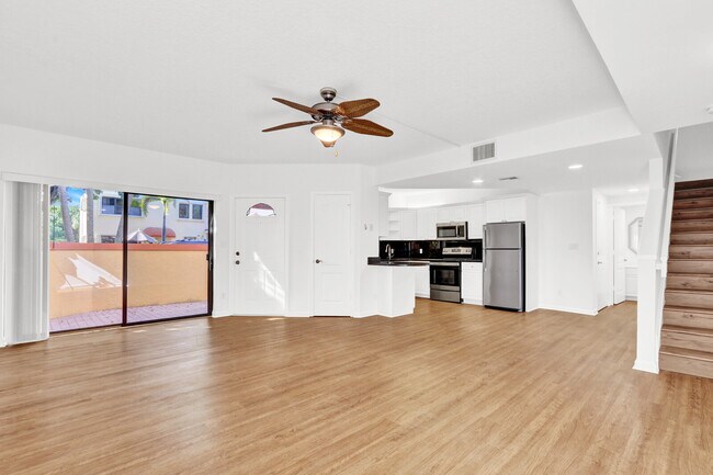 Building Photo - 52 Uno Lago Dr