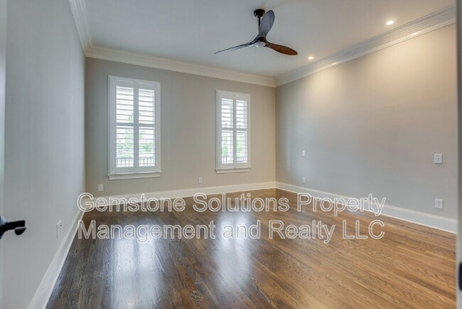Building Photo - 3006 Hathaway St