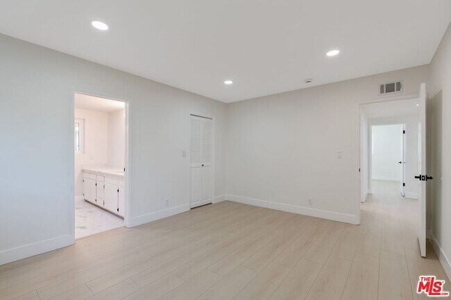 Building Photo - 22563 Tiara St