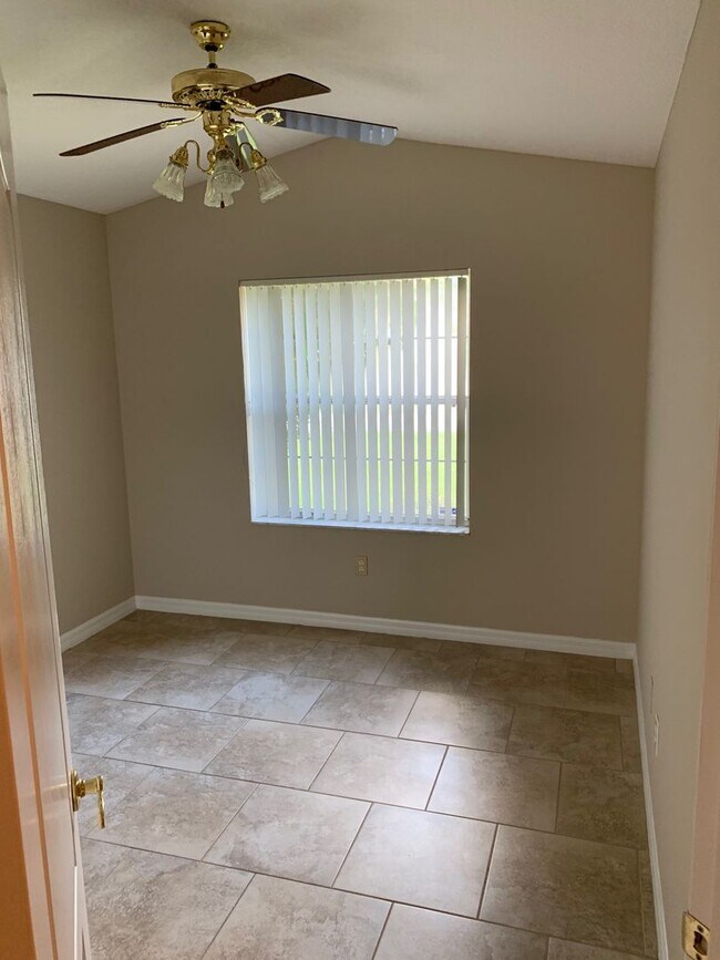 Building Photo - Beautiful 4-Bedroom, 2-Bath Home with Fenc...