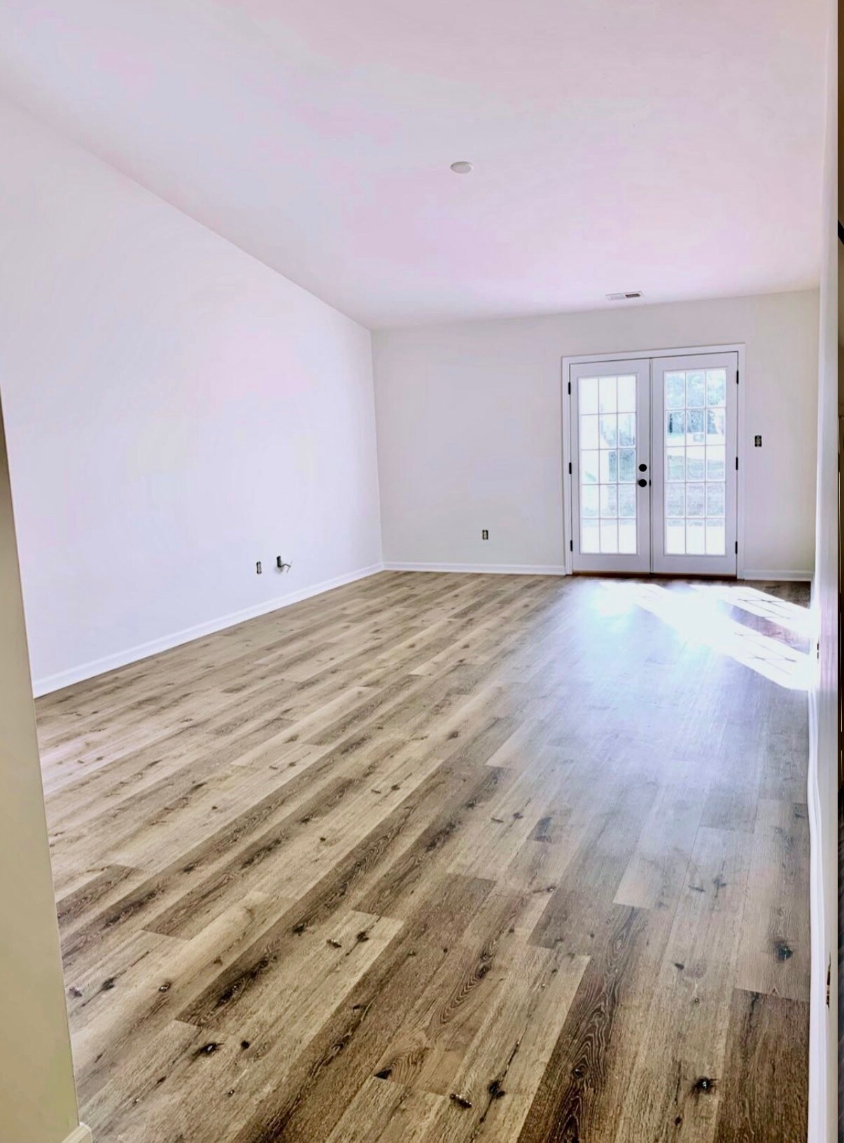 Building Photo - 3230 Monterey Dr