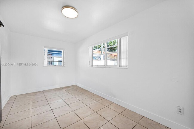 Building Photo - 3231 SW 25th St