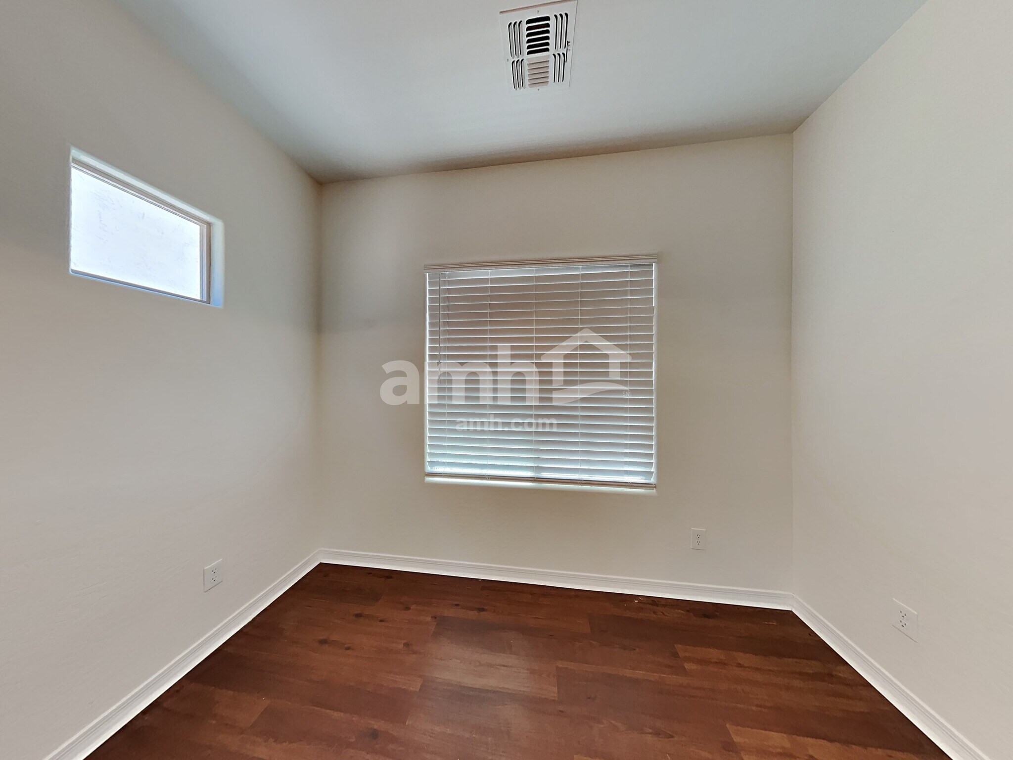 Building Photo - 11016 E Silver Springs Cir