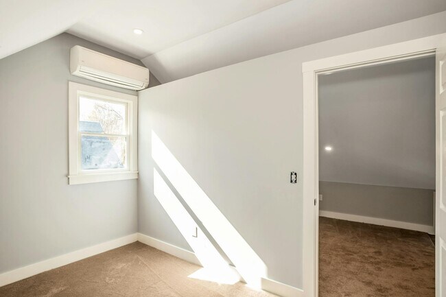 Building Photo - 288 Acre Ln