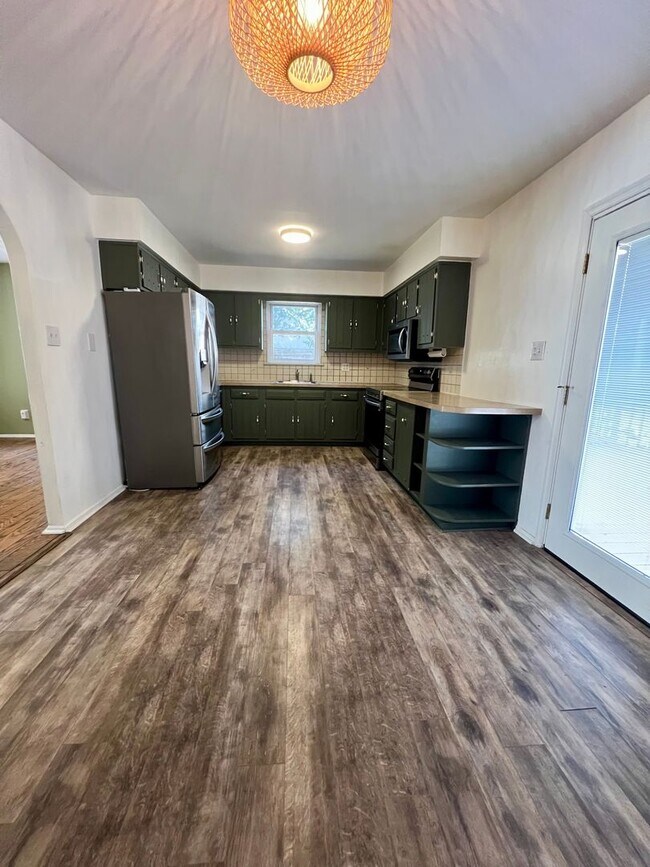 Building Photo - Gorgeous 3-Bedroom Home with Finished Basement in Havertown! Available NOW!