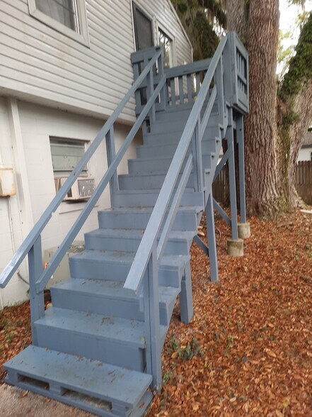 Building Photo - 503 Willard Ave