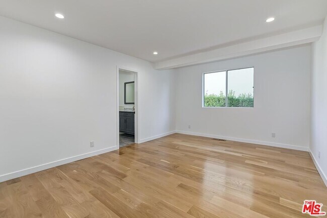 Building Photo - 612 Elm Dr