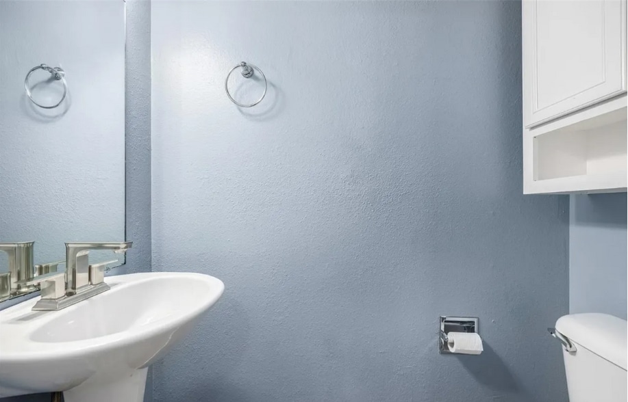 Downstairs Bathroom - 8023 Wolff St