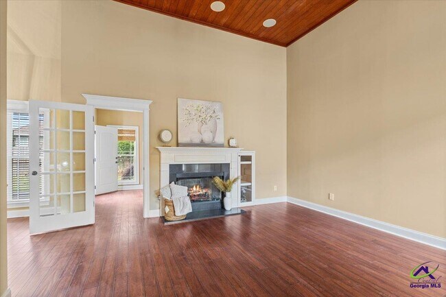 Building Photo - 300 Cheshire Dr