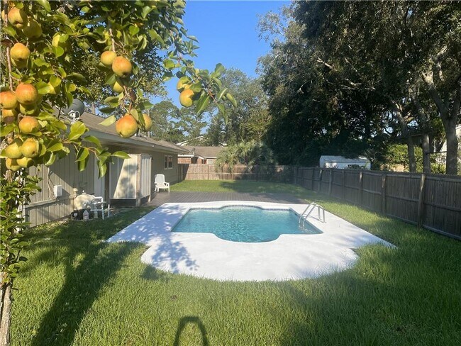 Building Photo - 500 Rivera Dr